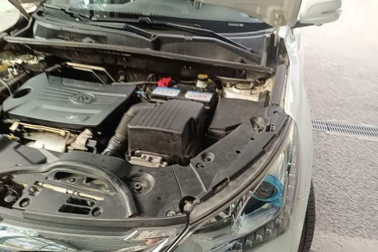 Used BYD Song 2017 Gaishi Upgrade Edition 1.5TI Manual Elite Model Engine Bay Left