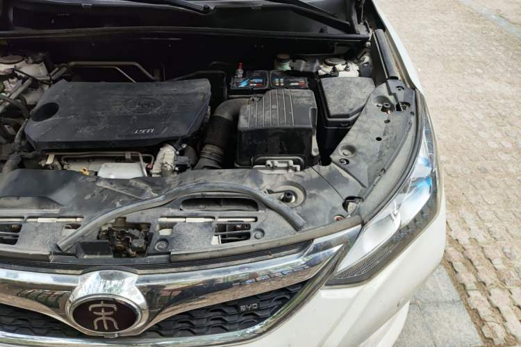 Used BYD Song 2017 Gaishi Upgrade Edition 1.5TI Manual Elite Model Engine Bay Left
