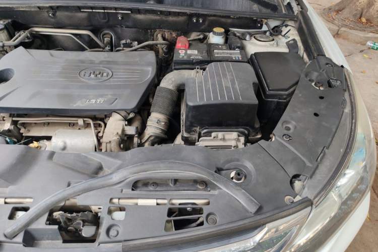 Used BYD Song 2017 Gaishe Upgrade Edition 1.5TID Automatic Elite Model Engine Bay Left