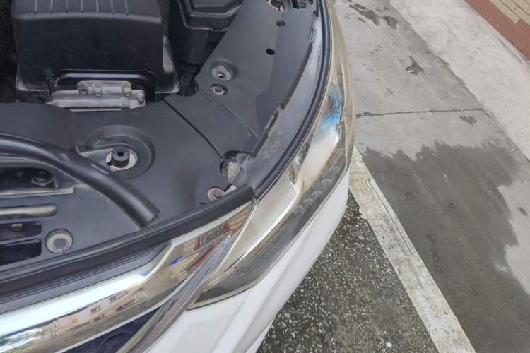 Used BYD Song 2017 Gaishi Upgrade Edition 1.5TI Manual Leading Model Engine Bay Left