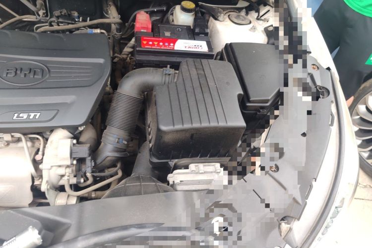 Used BYD Song 2017 Gaishe Upgrade Edition 1.5TID Automatic Elite Model Engine Bay Left