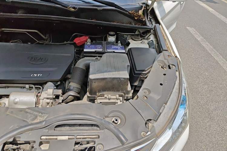 Used BYD Song 2017 Gaishi Upgrade Edition 1.5TI Manual Elite Model Engine Bay Left