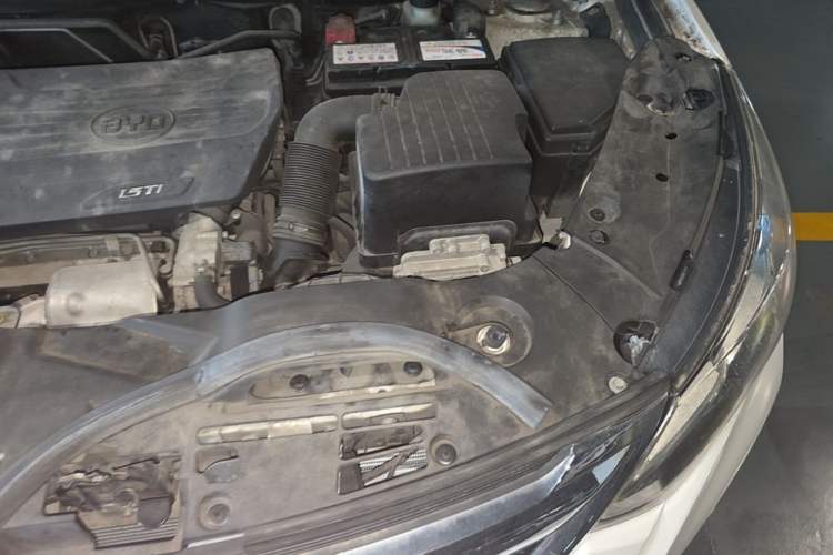 Used BYD Song 2017 Gaishe Upgrade Edition 1.5TID Automatic Elite Model Engine Bay Left