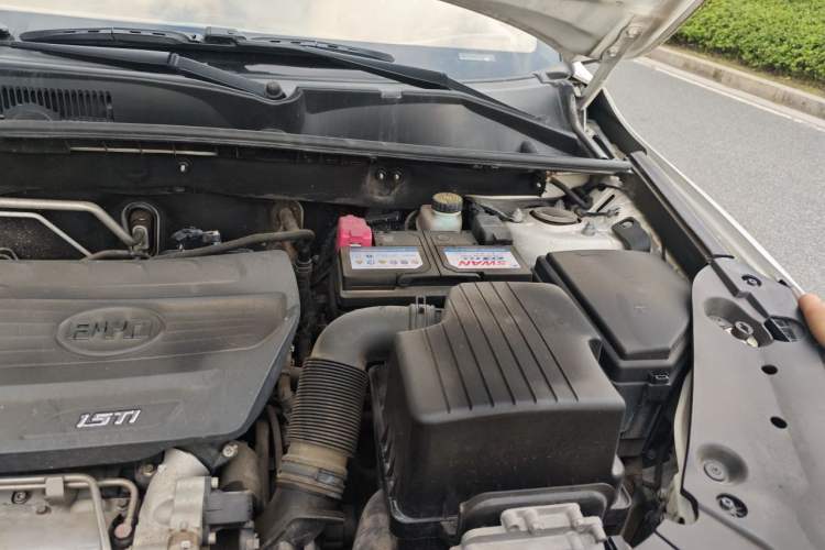 Used BYD Song 2017 Gaishe Upgrade Edition 1.5TID Automatic Elite Model Engine Bay Left