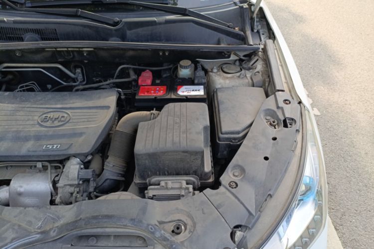 Used BYD Song 2017 Gaishi Upgrade Edition 1.5TI Manual Elite Model Engine Bay Left