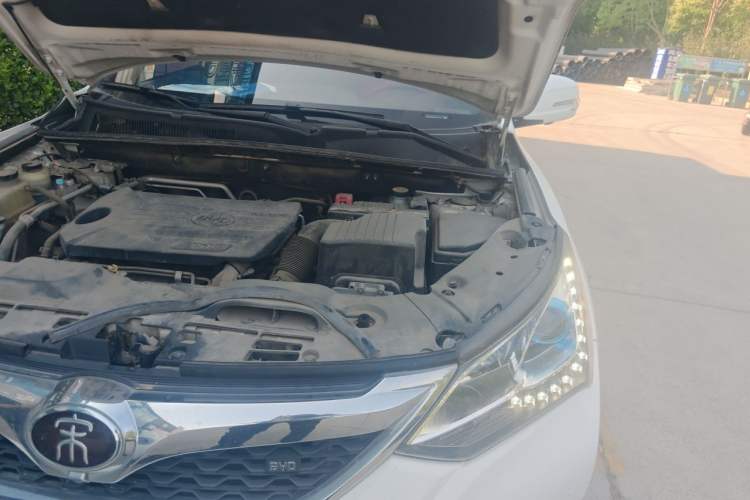 Used BYD Song 2017 Gaishe Upgrade Edition 1.5TID Automatic Elite Model Engine Bay Left