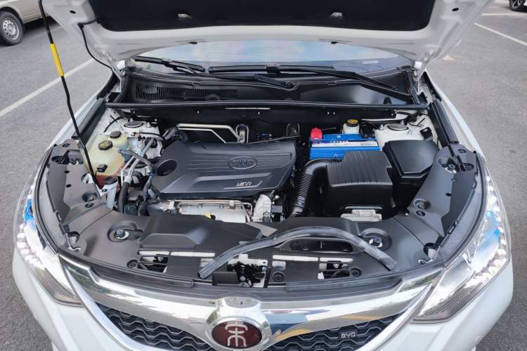 Used BYD Song 2017 Gaishi Upgrade Edition 1.5TID Automatic Luxury Model Engine Bay