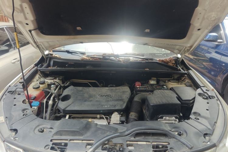 Used BYD Song 2017 Gaishe Upgrade Edition 1.5TID Automatic Elite Model Engine Bay