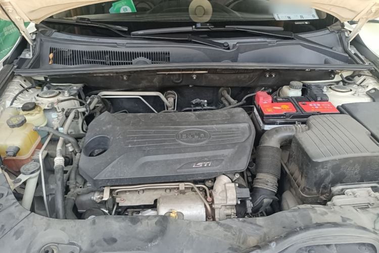 Used BYD Song 2017 Gaishe Upgrade Edition 1.5TID Automatic Elite Model Engine Bay