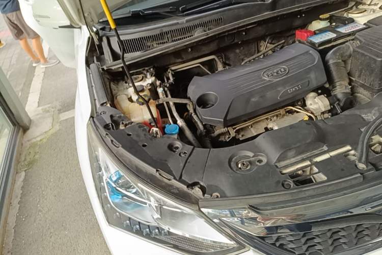 Used BYD Song 2017 Gaishi Upgrade Edition 1.5TI Manual Elite Model Engine Bay Right