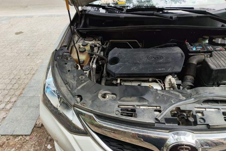 Used BYD Song 2017 Gaishi Upgrade Edition 1.5TI Manual Elite Model Engine Bay Right