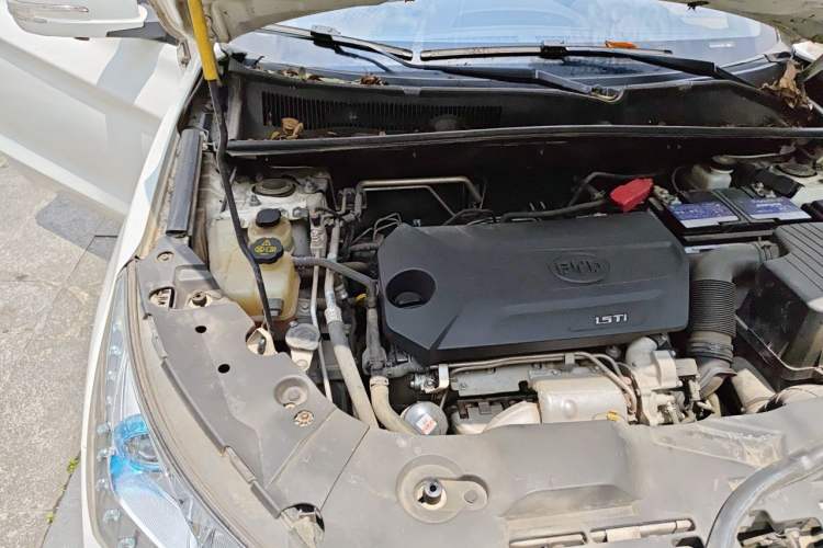 Used BYD Song 2017 Gaishi Upgrade Edition 1.5TI Manual Elite Model Engine Bay Right