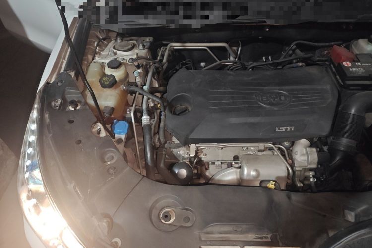 Used BYD Song 2017 Gaishi Upgrade Edition 1.5TI Manual Elite Model Engine Bay Right