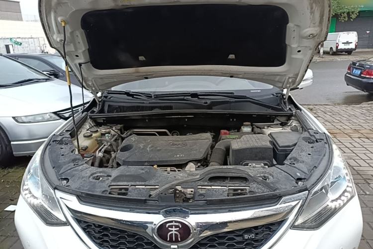 Used BYD Song 2017 Gaishe Upgrade Edition 1.5TID Automatic Elite Model Engine Bay