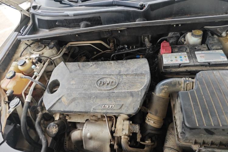 Used BYD Song 2017 Gaishe Upgrade Edition 1.5TID Automatic Elite Model Engine Bay