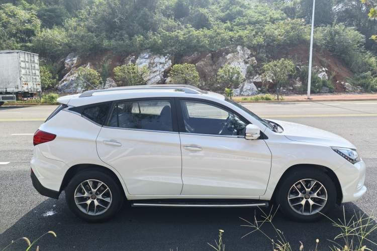 Used BYD Song 2017 Gaishe Upgrade Edition 1.5TID Automatic Elite Model Exterior 3