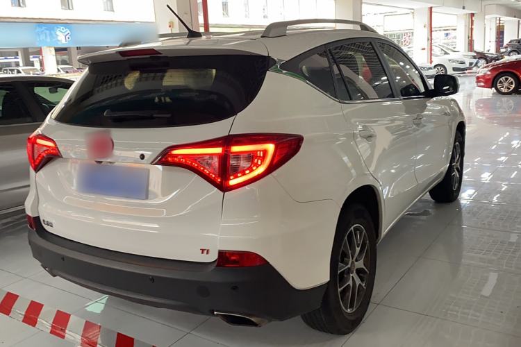 Used BYD Song 2017 Gaishi Upgrade Edition 1.5TI Manual Elite Model Exterior 3
