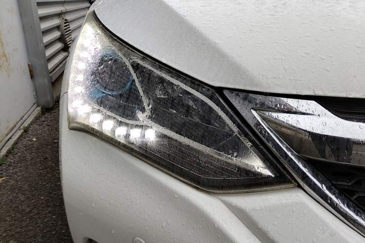 Used BYD Song 2017 Gaishe Upgrade Edition 1.5TID Automatic Elite Model Exterior 3