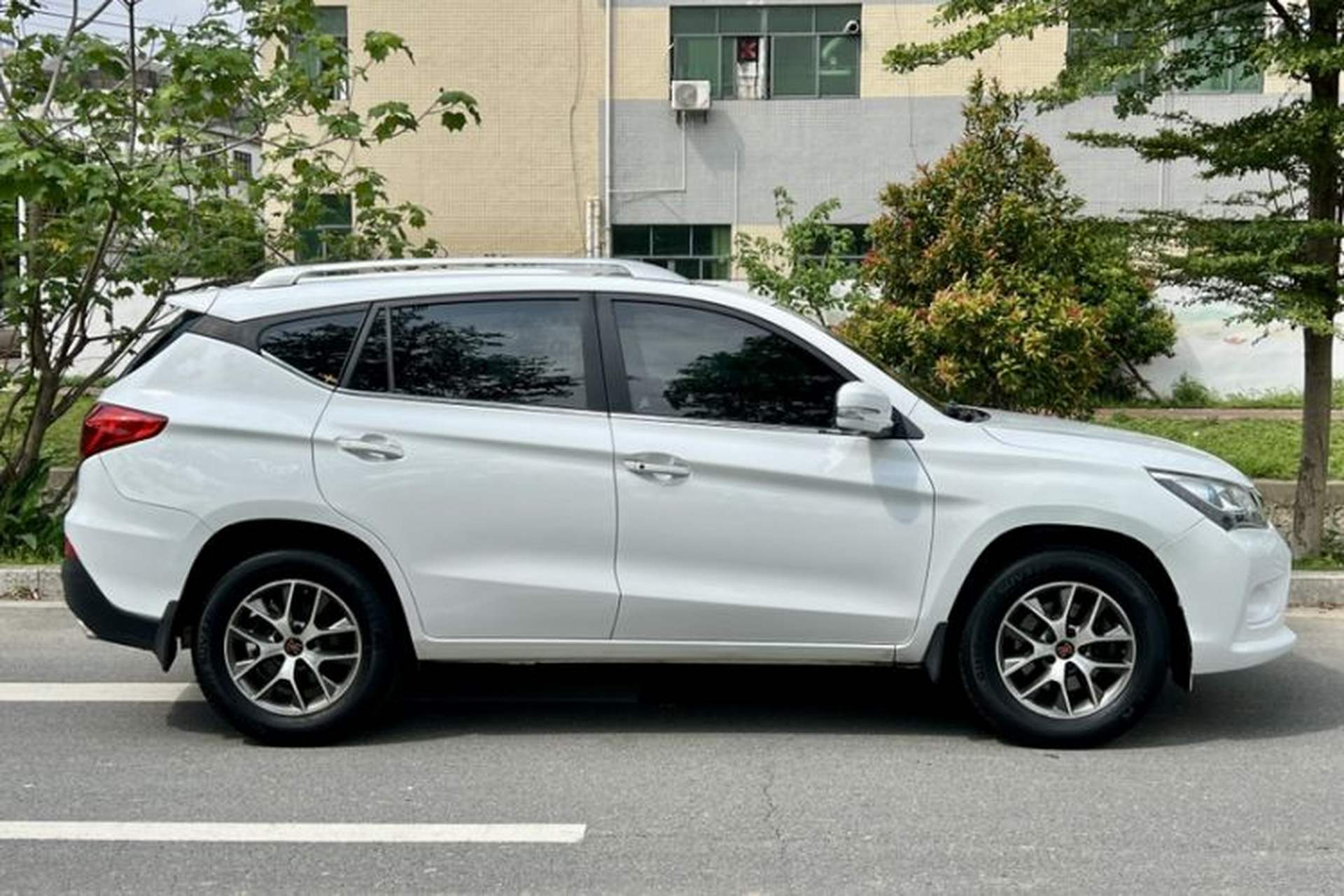 Used BYD Song 2017 Gaishi Upgrade Edition 1.5TI Manual Elite Model Exterior 4