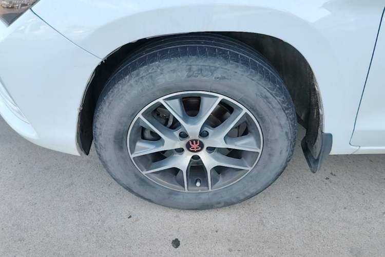 Used BYD Song 2017 Gaishi Upgrade Edition 1.5TI Manual Elite Model Exterior 4