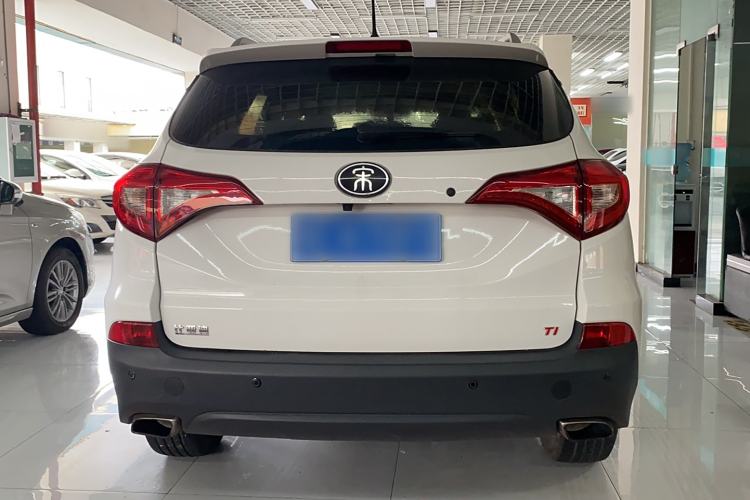 Used BYD Song 2017 Gaishi Upgrade Edition 1.5TI Manual Elite Model Exterior 4