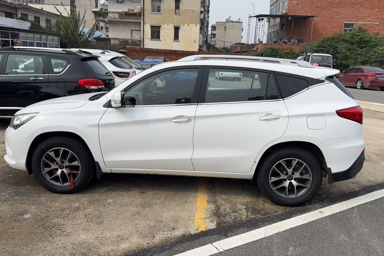 Used BYD Song 2017 Gaishi Upgrade Edition 1.5TID Automatic Luxury Model Exterior 5