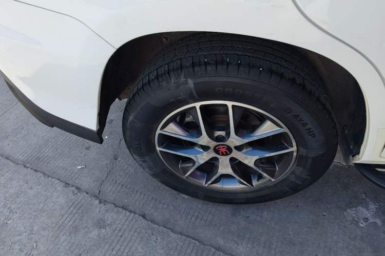 Used BYD Song 2017 Gaishi Upgrade Edition 1.5TI Manual Elite Model Exterior 5