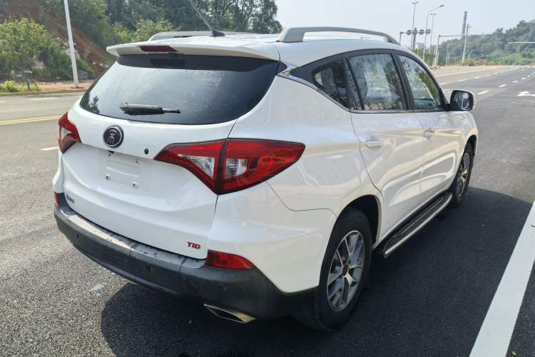 Used BYD Song 2017 Gaishe Upgrade Edition 1.5TID Automatic Elite Model Exterior 7