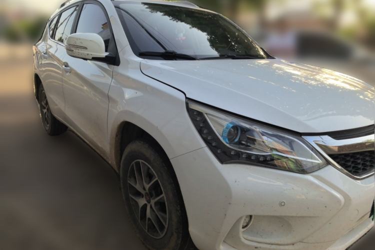 Used BYD Song 2017 Gaishi Upgrade Edition 1.5TI Manual Elite Model Front Right 45 Deg