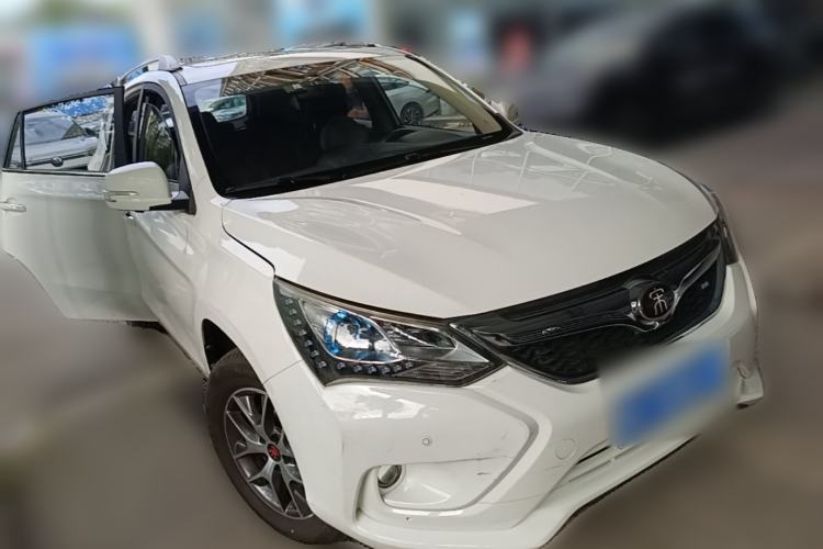 Used BYD Song 2017 Gaishi Upgrade Edition 1.5TI Manual Elite Model Front Right 45 Deg
