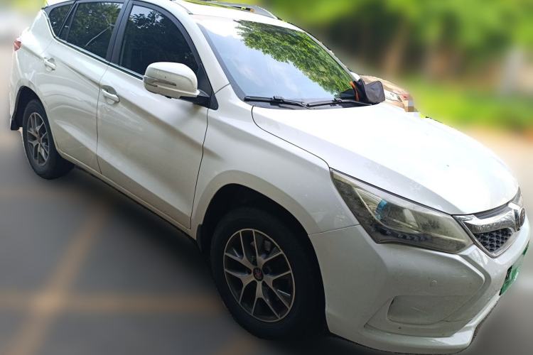 Used BYD Song 2017 Gaishi Upgrade Edition 1.5TID Automatic Luxury Model Front Right 45 Deg