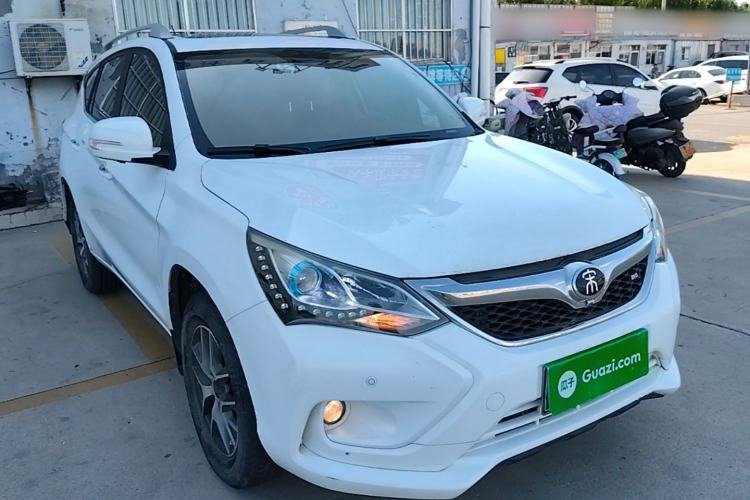 Used BYD Song 2017 Gaishi Upgrade Edition 1.5TI Manual Elite Model Front Right 45 Deg