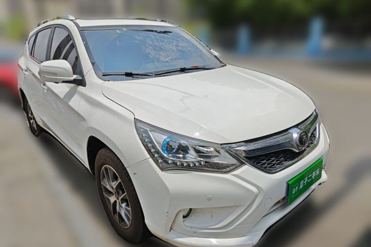 Used BYD Song 2017 Gaishi Upgrade Edition 1.5TI Manual Elite Model Front Right 45 Deg