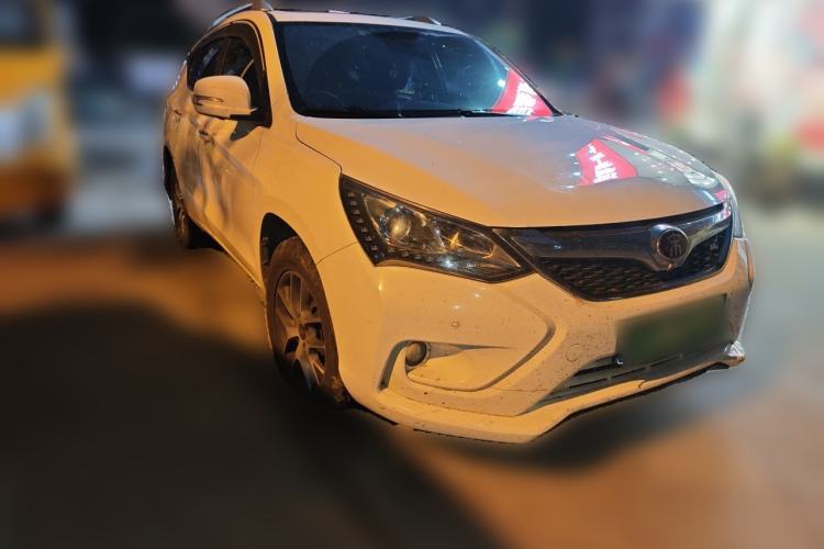 Used BYD Song 2017 Gaishe Upgrade Edition 1.5TID Automatic Elite Model Front Right 45 Deg
