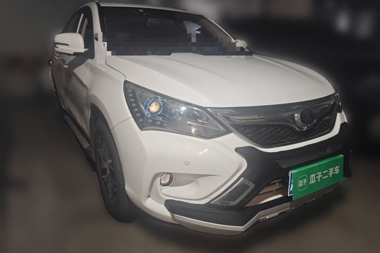 Used BYD Song 2017 Gaishi Upgrade Edition 1.5TI Manual Elite Model Front Right 45 Deg