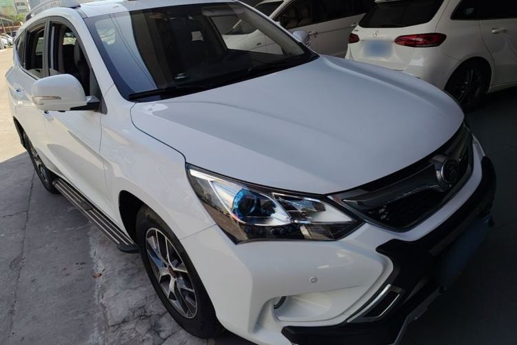 Used BYD Song 2017 Gaishi Upgrade Edition 1.5TI Manual Elite Model Front Right 45 Deg