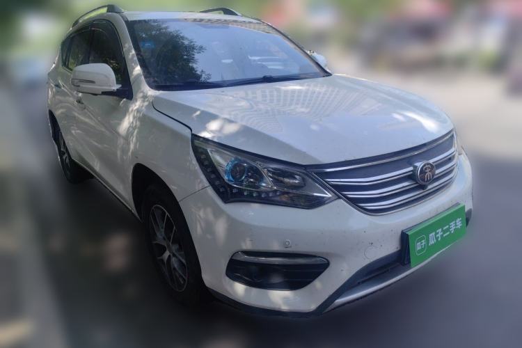 Used BYD Song 2017 Gaishi Upgrade Edition 1.5TI Manual Elite Model Front Right 45 Deg