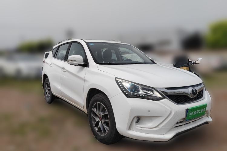 Used BYD Song 2017 Gaishi Upgrade Edition 1.5TI Manual Elite Model Front Right 45 Deg