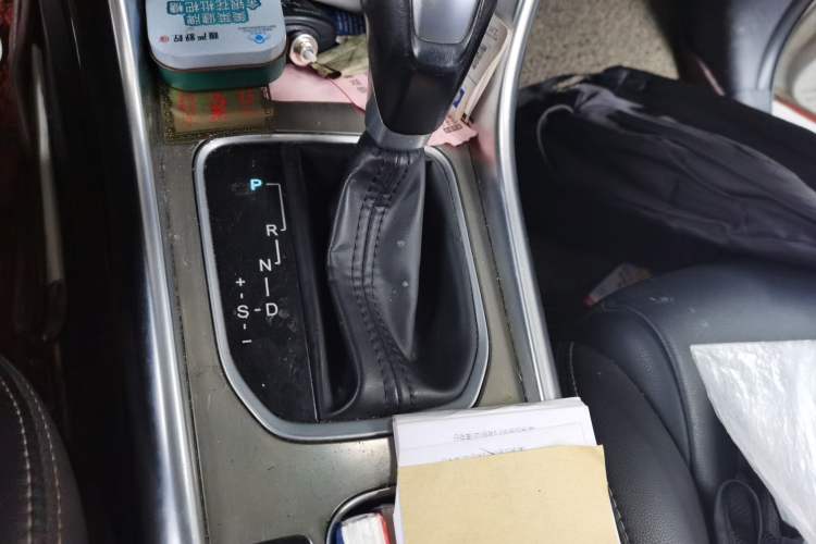 Used BYD Song 2017 Gaishe Upgrade Edition 1.5TID Automatic Elite Model Gear Lever