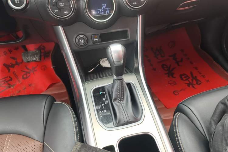 Used BYD Song 2017 Gaishe Upgrade Edition 1.5TID Automatic Elite Model Gear Lever