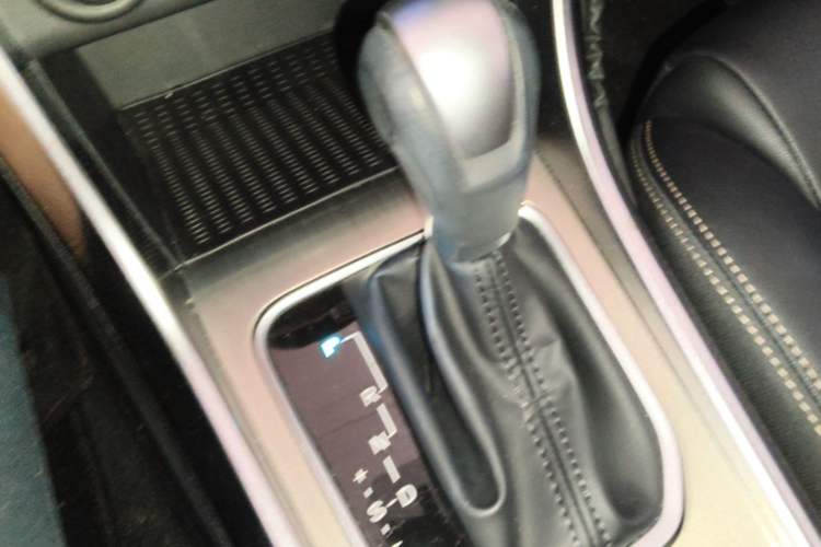 Used BYD Song 2017 Gaishe Upgrade Edition 1.5TID Automatic Elite Model Gear Lever