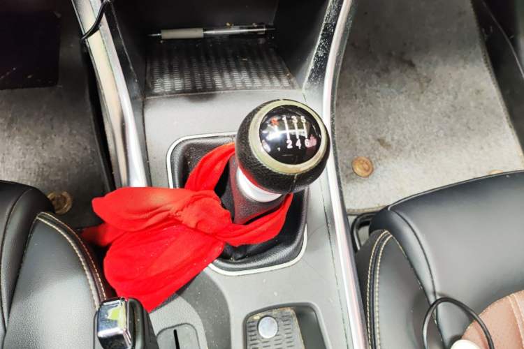 Used BYD Song 2017 Gaishi Upgrade Edition 1.5TI Manual Elite Model Gear Lever