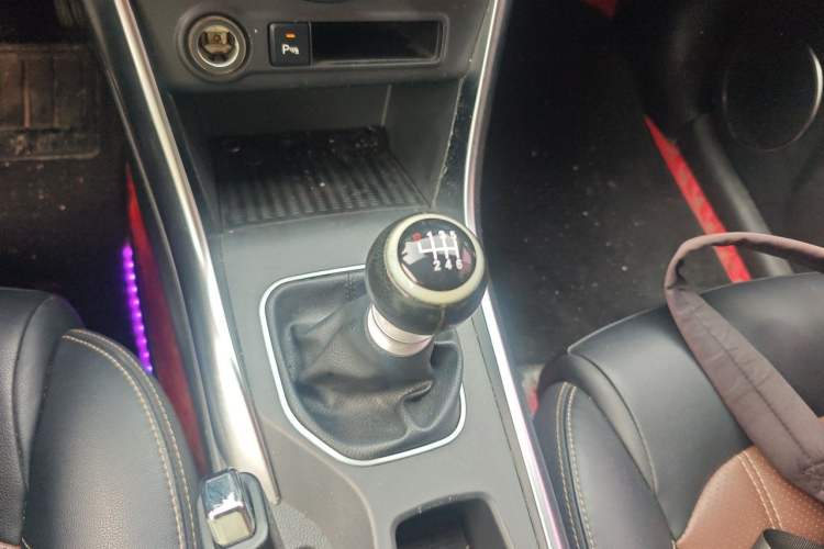Used BYD Song 2017 Gaishi Upgrade Edition 1.5TI Manual Elite Model Gear Lever