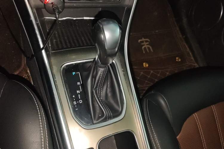Used BYD Song 2017 Gaishe Upgrade Edition 1.5TID Automatic Elite Model Gear Lever