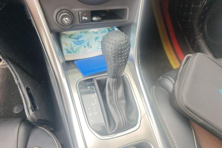 Used BYD Song 2017 Gaishe Upgrade Edition 1.5TID Automatic Elite Model Gear Lever