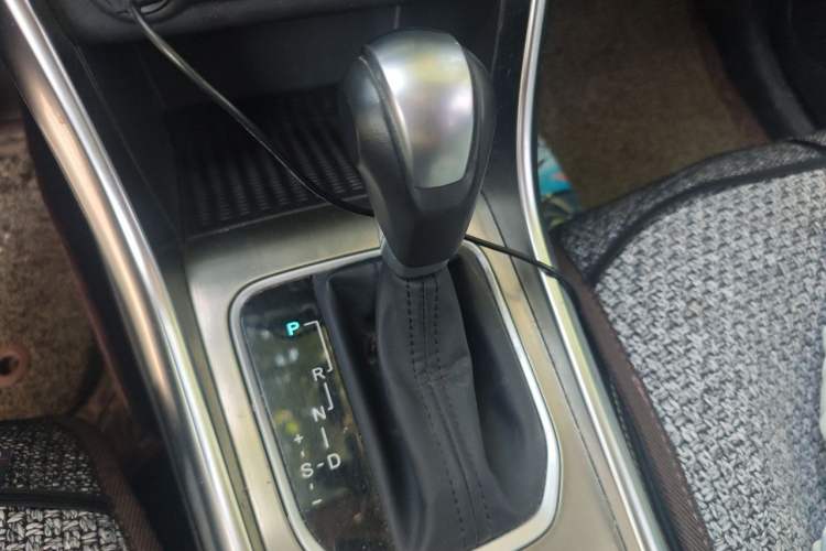 Used BYD Song 2017 Gaishe Upgrade Edition 1.5TID Automatic Elite Model Gear Lever