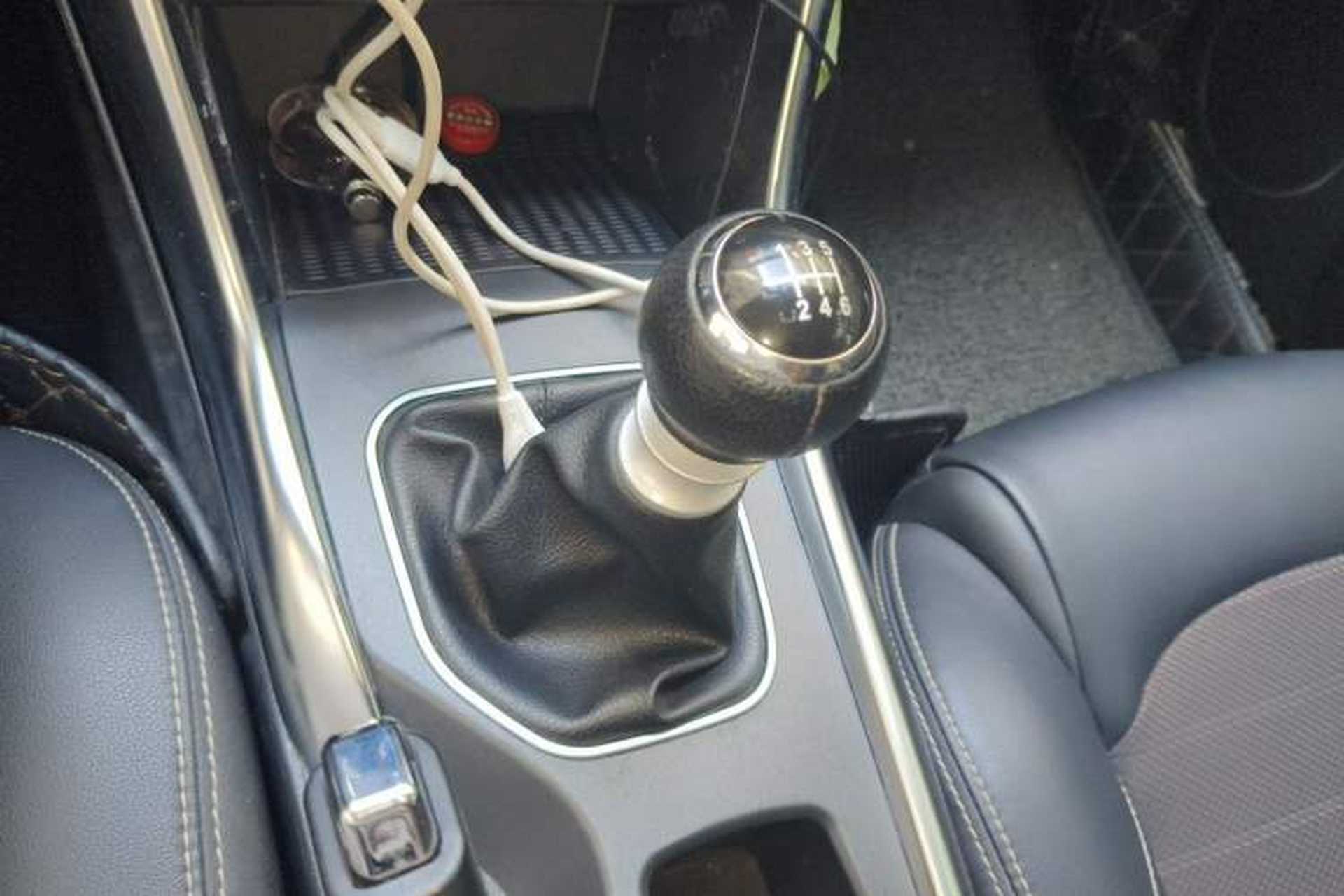 Used BYD Song 2017 Gaishi Upgrade Edition 1.5TI Manual Leading Model Gear Lever