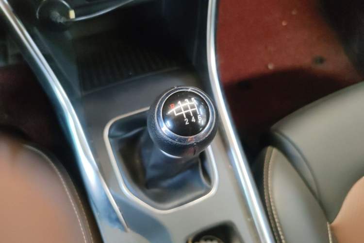 Used BYD Song 2017 Gaishi Upgrade Edition 1.5TI Manual Elite Model Gear Lever