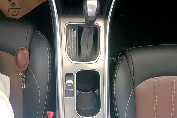 Used BYD Song 2017 Gaishe Upgrade Edition 1.5TID Automatic Elite Model Gear Lever
