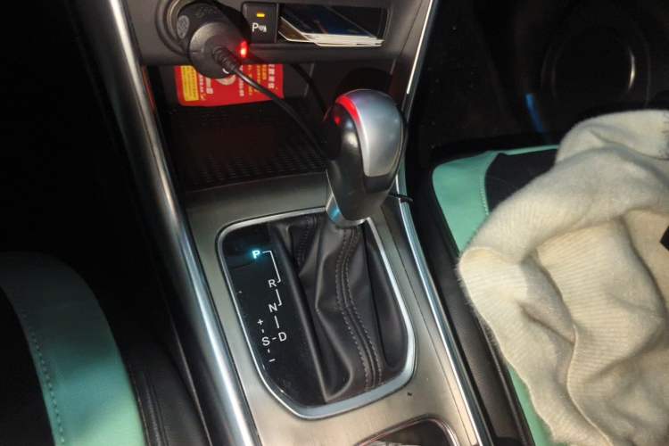 Used BYD Song 2017 Gaishe Upgrade Edition 1.5TID Automatic Elite Model Gear Lever